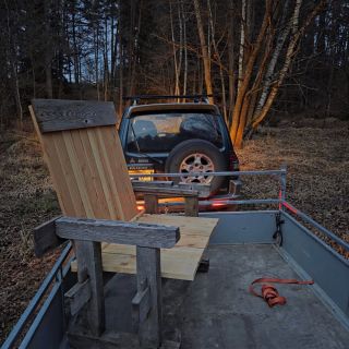 Pro unavené poutníky mezi Olešnicí a Rejtama 😉. Dokud budu stíhat udržovat místo čisté, může sloužit všem.